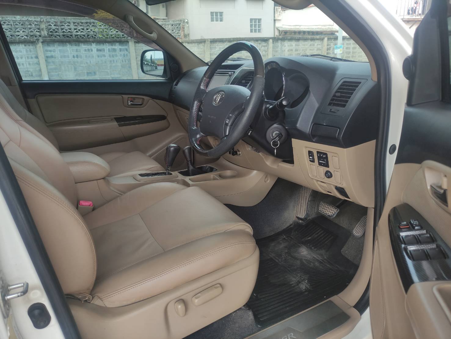 Toyota Fortuner 3.0 TRD Sportivo III AT 2011 - Image 5