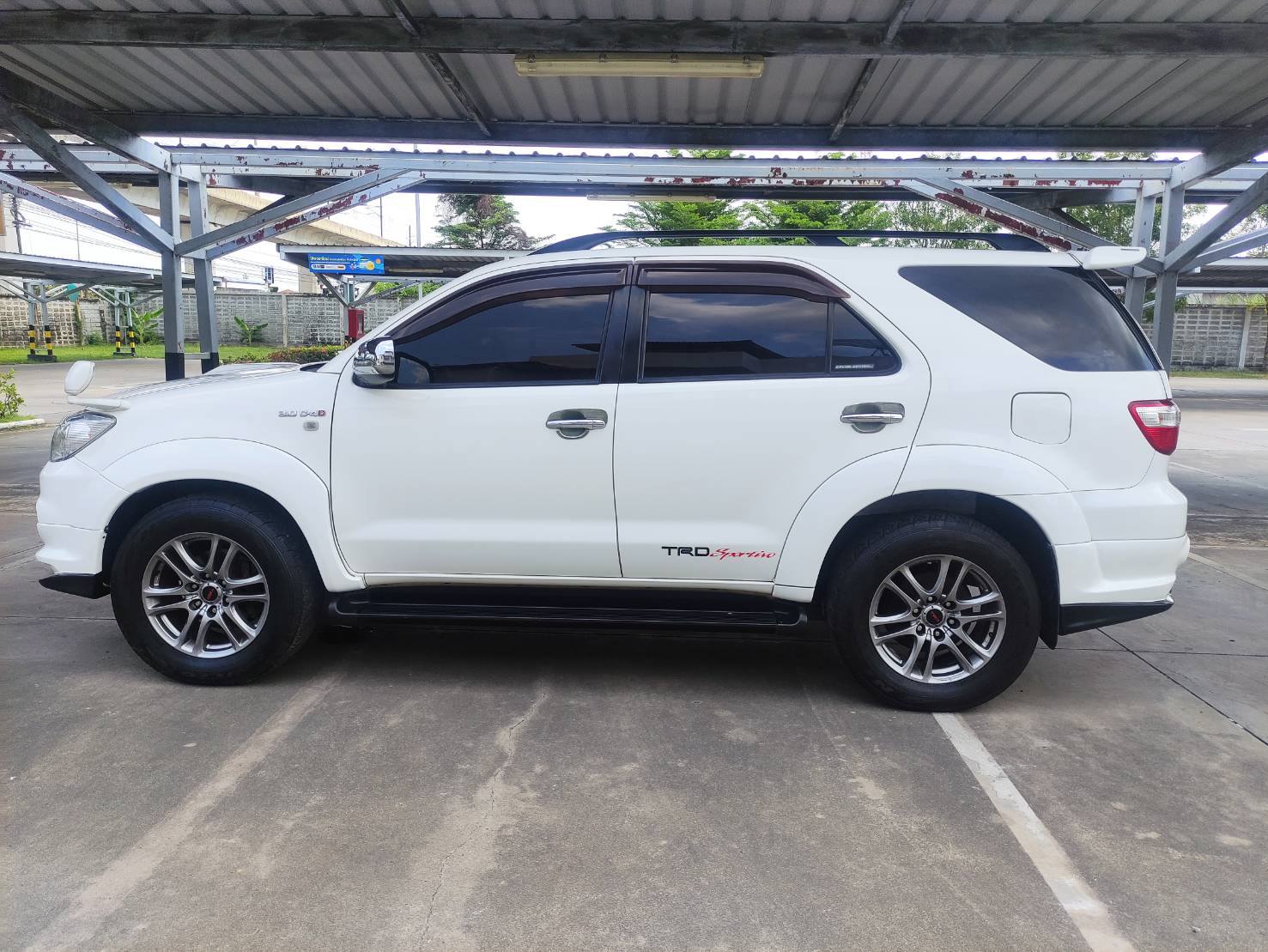 Toyota Fortuner 3.0 TRD Sportivo III AT 2011 - Image 12