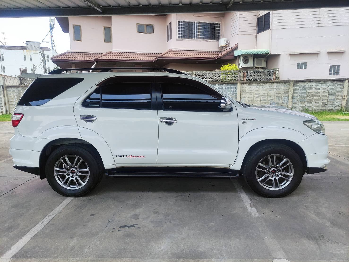 Toyota Fortuner 3.0 TRD Sportivo III AT 2011 - Image 11
