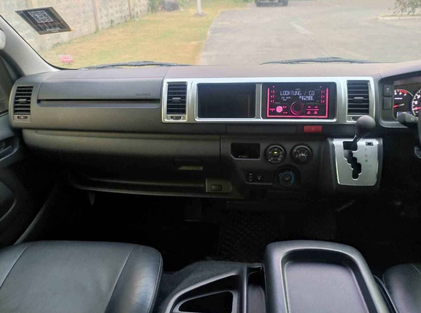 Toyota Ventury 2.7G Van AT 2018 - Image 12