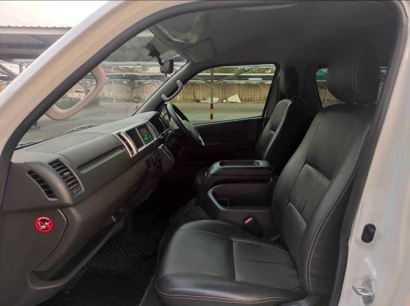 Toyota Ventury 2.7G Van AT 2018 - Image 13