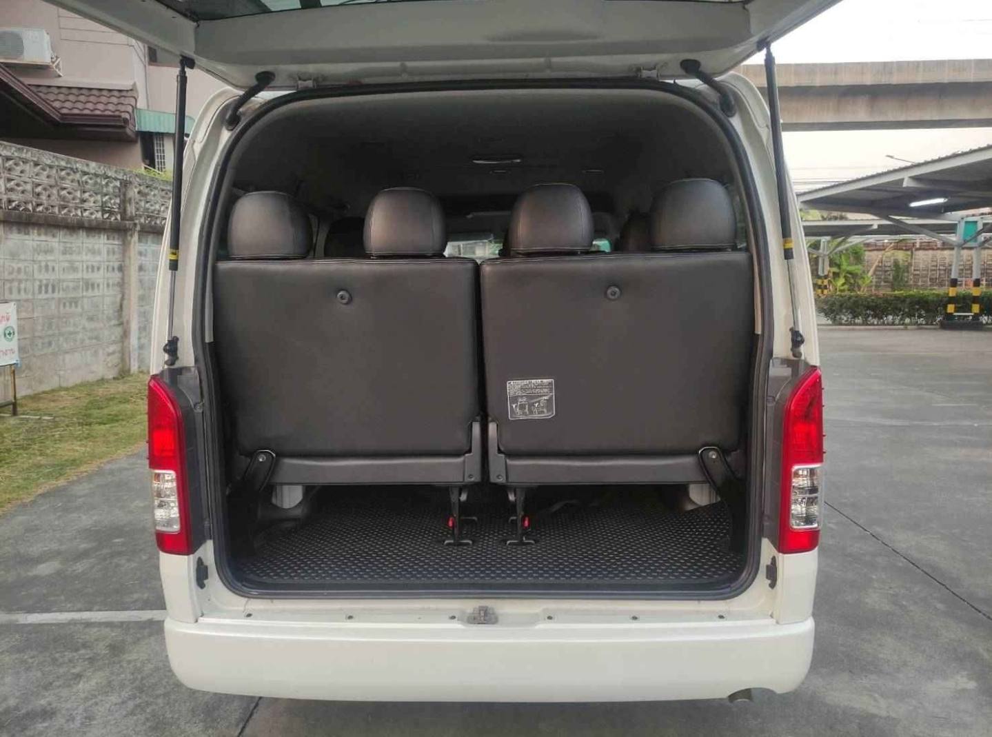 Toyota Ventury 2.7G Van AT 2018 - Image 16