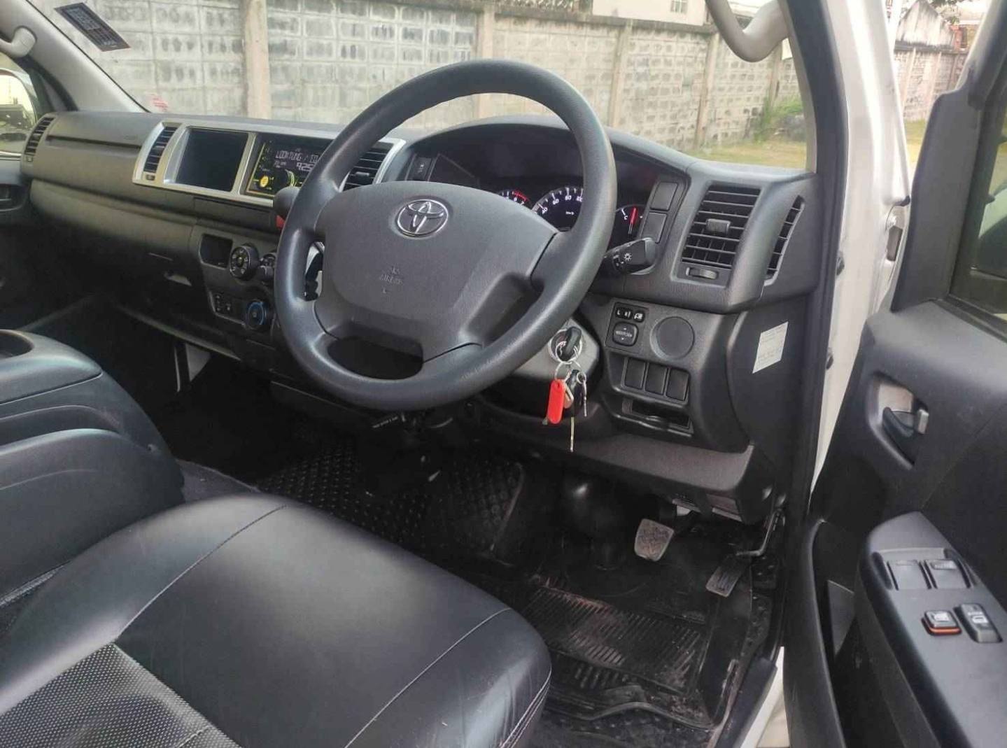 Toyota Ventury 2.7G Van AT 2018 - Image 10